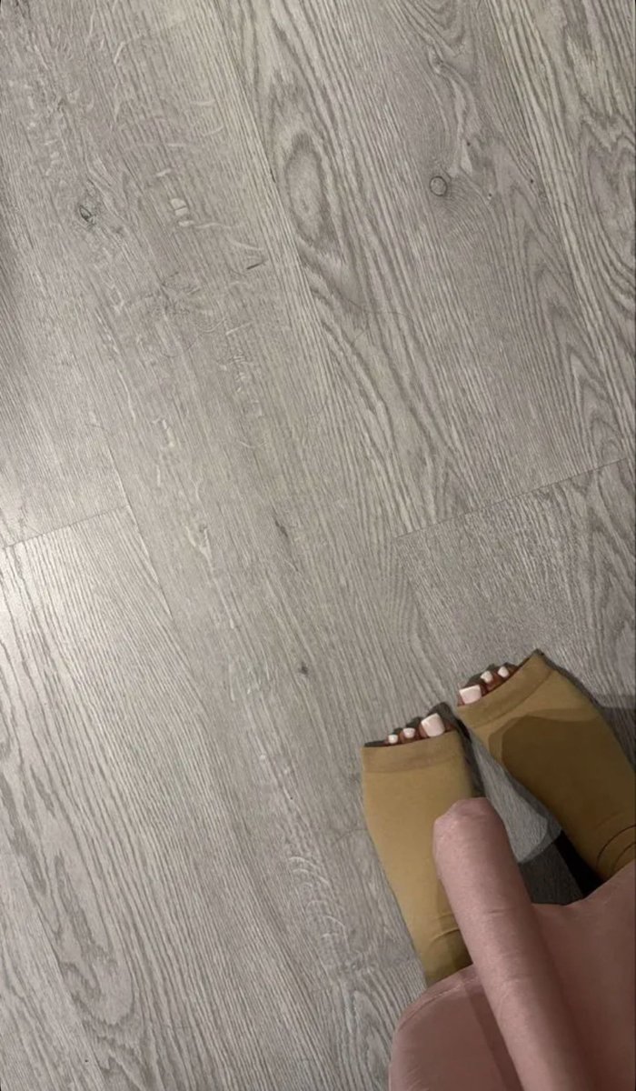 s37ouu's tweet photo. Comment je me balade chez moi 🤣🤣 https://t.co/cwMfzRmiYD