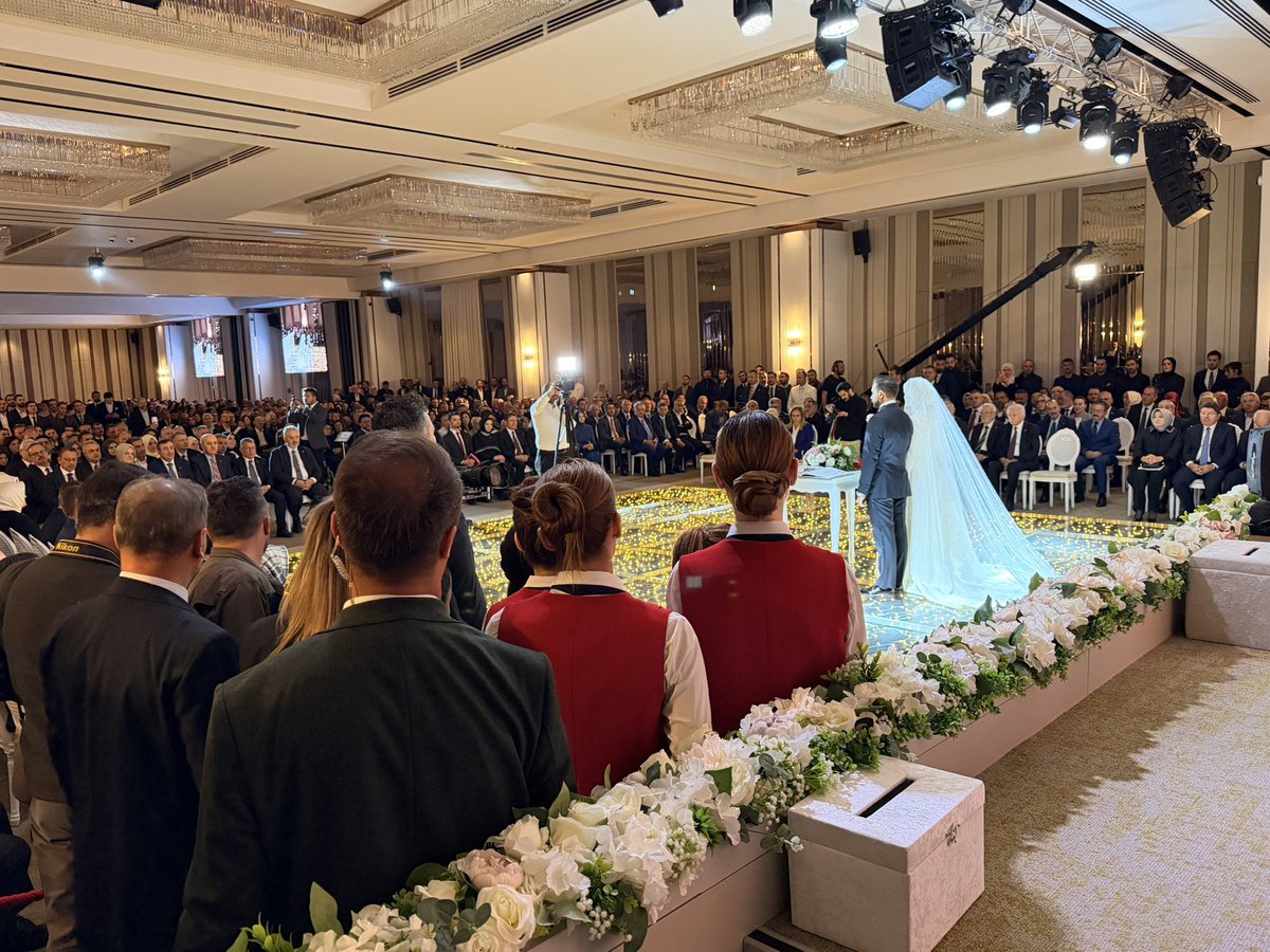 HBTONBUL's tweet photo. Tarım ve Orman Bakanı Sayın İbrahim Yumaklı’nın kıymetli kızının nikâh merasimine katılarak ailelerinin mutluluğuna ortak olduk.

Genç çiftimizi tebrik ediyor, kendilerine sağlık ve huzur içinde bir ömür, iki cihan saadeti diliyorum. https://t.co/9aPaA5nx8a