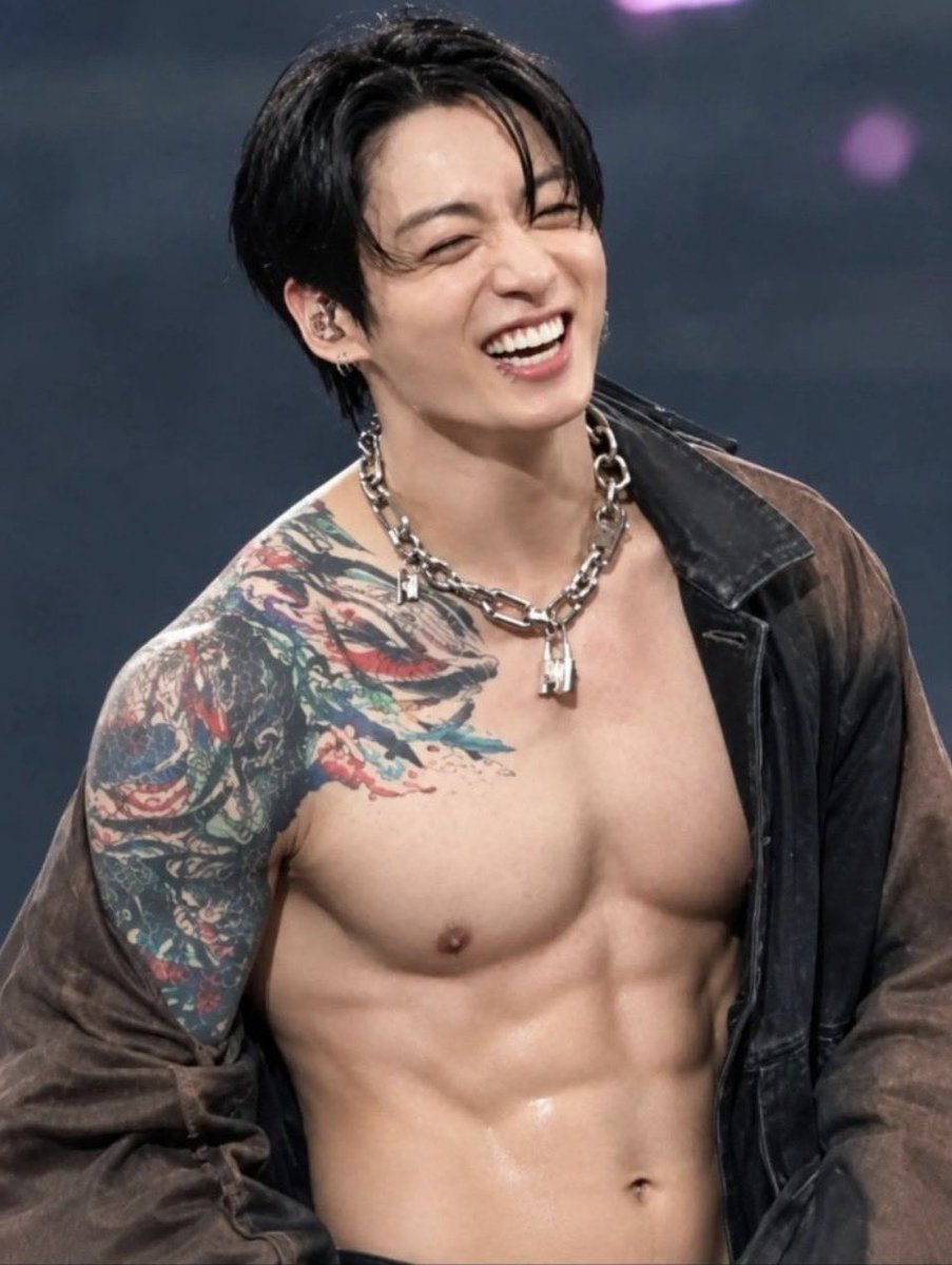 taelemmekook's tweet photo. never argue w a girl who saw this jungkook irl she WILL win https://t.co/G0wJc7MuCt