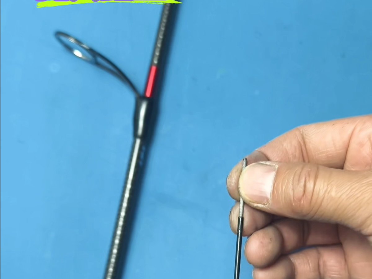 cluxzln241's tweet photo. This angler’s pole has been slightly damaged, yet he has already started to mend it with great care! https://t.co/JNwdKxwuDv