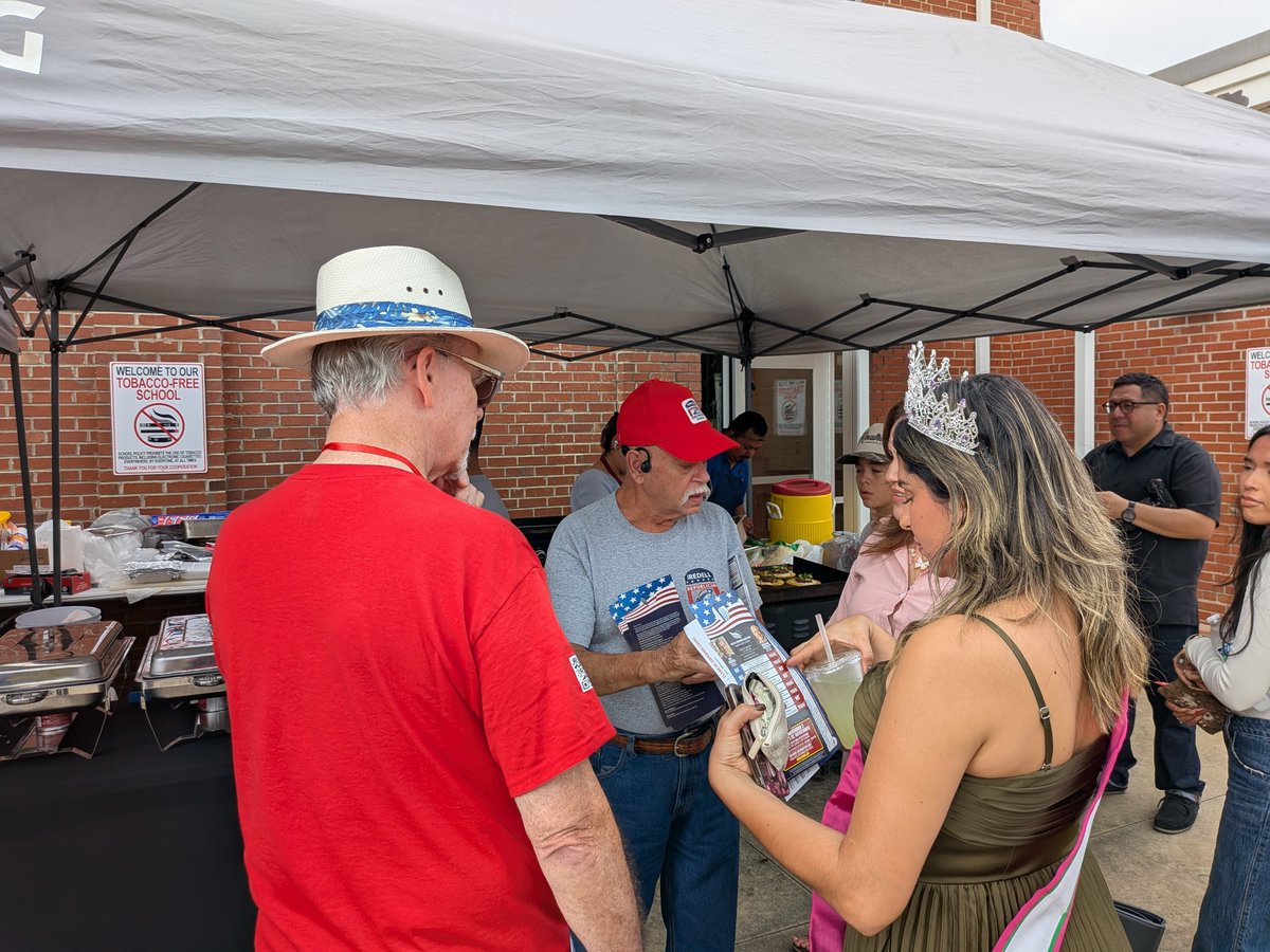 IredellGOPMen's tweet photo. Iredell Republican Patriot Men excelling in GOTV today knocking over 150 doors and talking conservative issues at the Unity Center Hispanic festival in and around Statesville for the East Iredell area Hispanic Day of Action effort today. https://t.co/Q1Q6vdDbRi