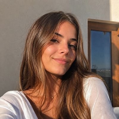 Mariafcbff's tweet photo. Pues resulta que @AlexxRM82 no es la de la foto,  esa foto circular por la Red desde hace tiempo   ella mejor dicho él es un tío solitario sin vida que ha venido a tomarnos el pelo 
Un saludo 🫶🫶🫶 https://t.co/7cHO5llGFp