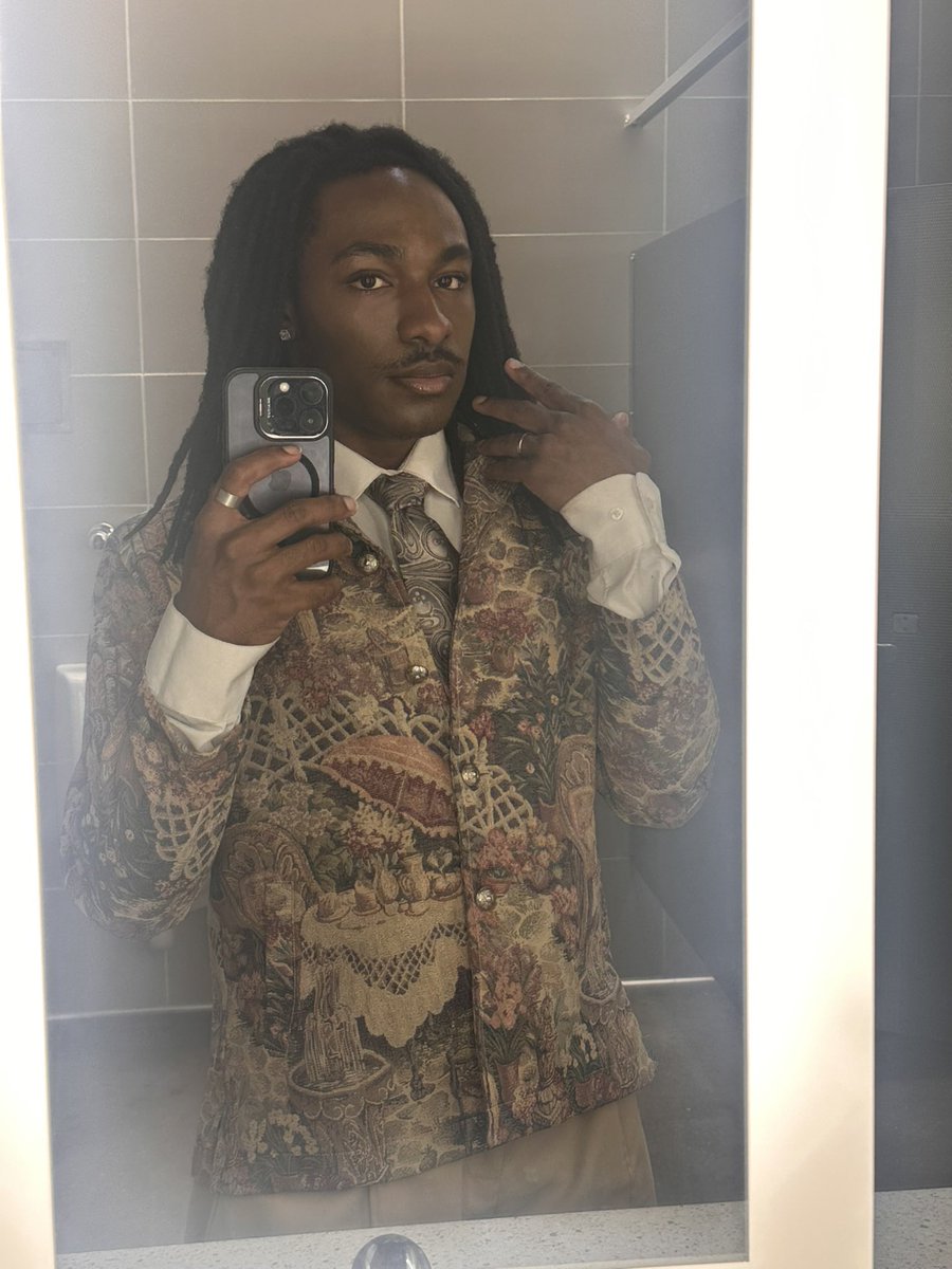 MUGL3RMUS3's tweet photo. Life update: Extremely tired, lowkey depressed, and considered deleting my account like 4 times…so how are y’all🥰😀? https://t.co/e5aijC1L4X