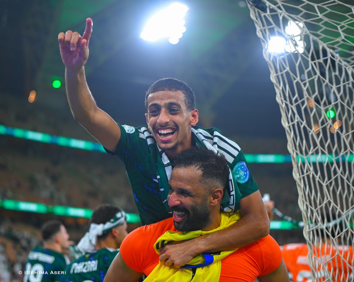 aseeriphotogra1's tweet photo. #احتفال المنتخب ب التأهل الى نهائي #خليجي٢٧ #السعودية_قطر https://t.co/Pm5UpEccjH