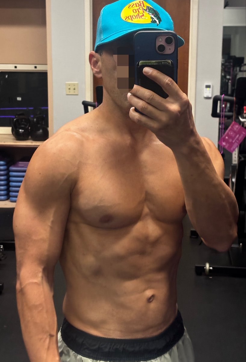 ACEisdeplace's tweet photo. Oh hey!  Im getting those extra ripple thingamajigs on my side! And veins on my abs? This is new.  I’ll take it. https://t.co/pl2aslORvq
