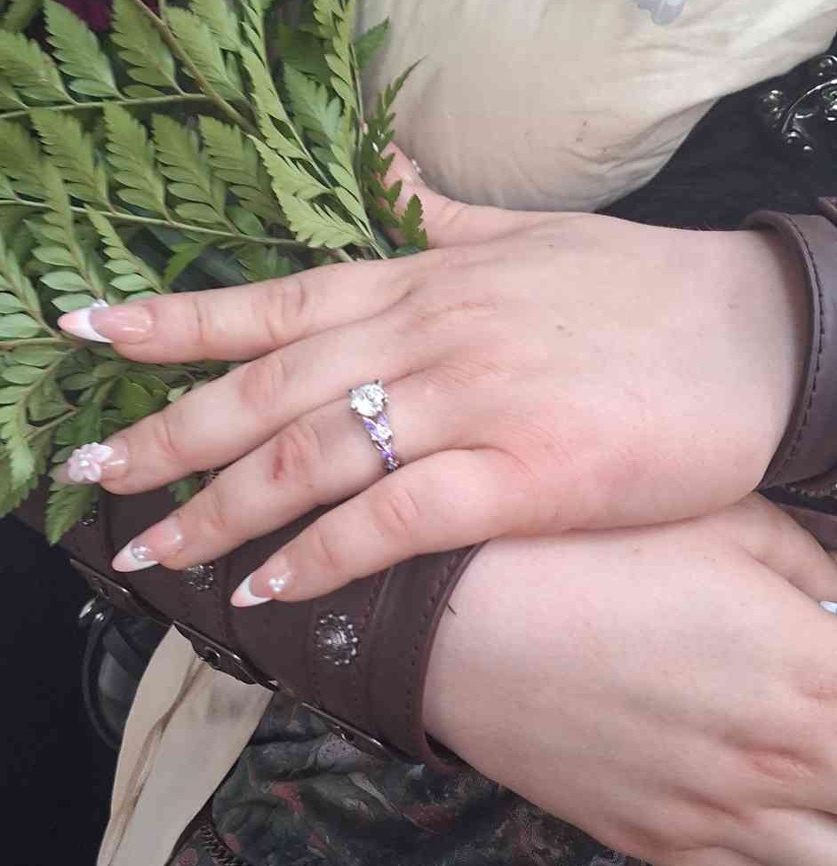 UniBeVibin's tweet photo. @cornerrihaunt September 7th! I got engaged for my birthday! <3 https://t.co/ca7l9UxpMs