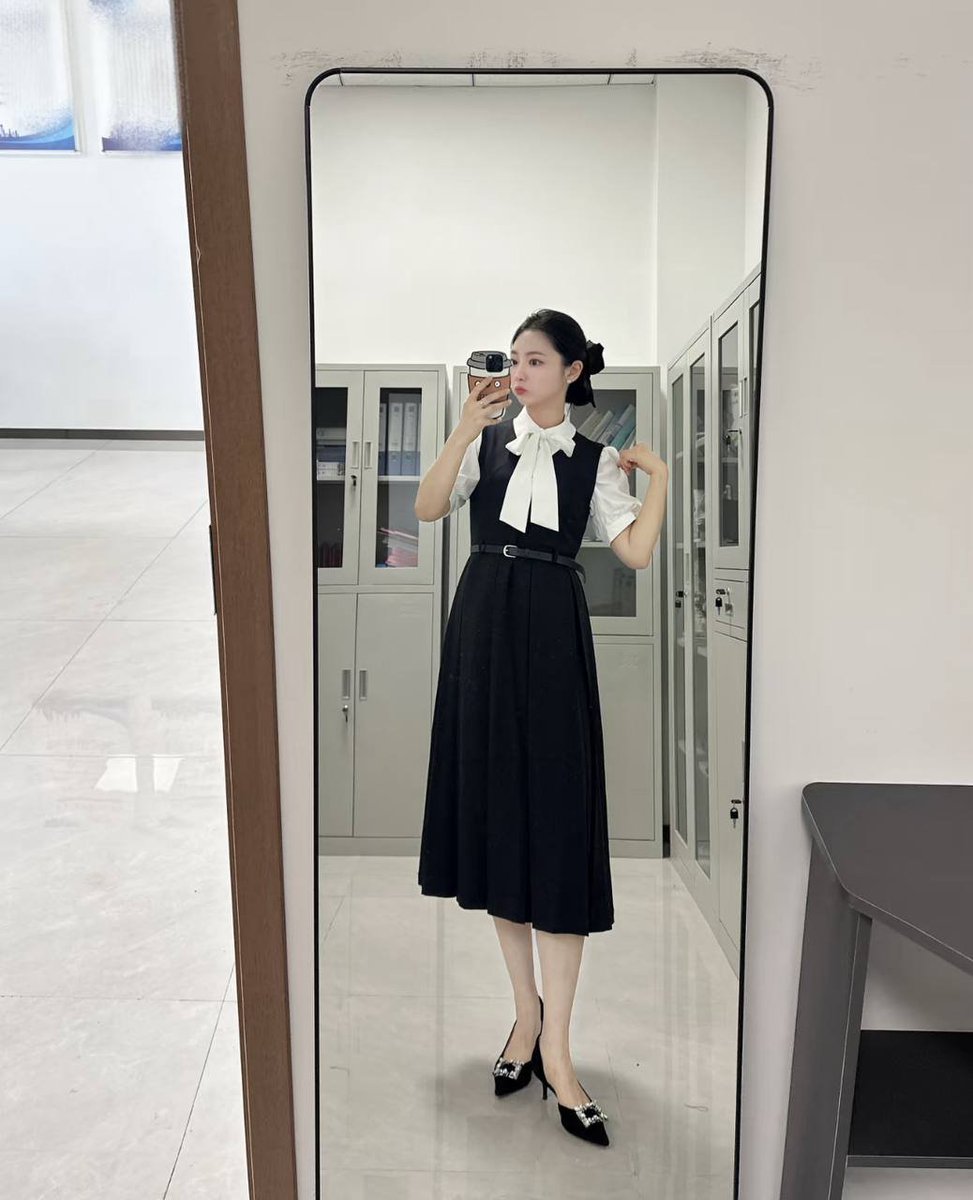 jokze4's tweet photo. 本人33岁，小学教师一枚，平常除了追剧就是研究美食，不知道还会不会有人想跟我聊天🥹 

本人。 是本人啊！！！ https://t.co/xJ9JXQtigk