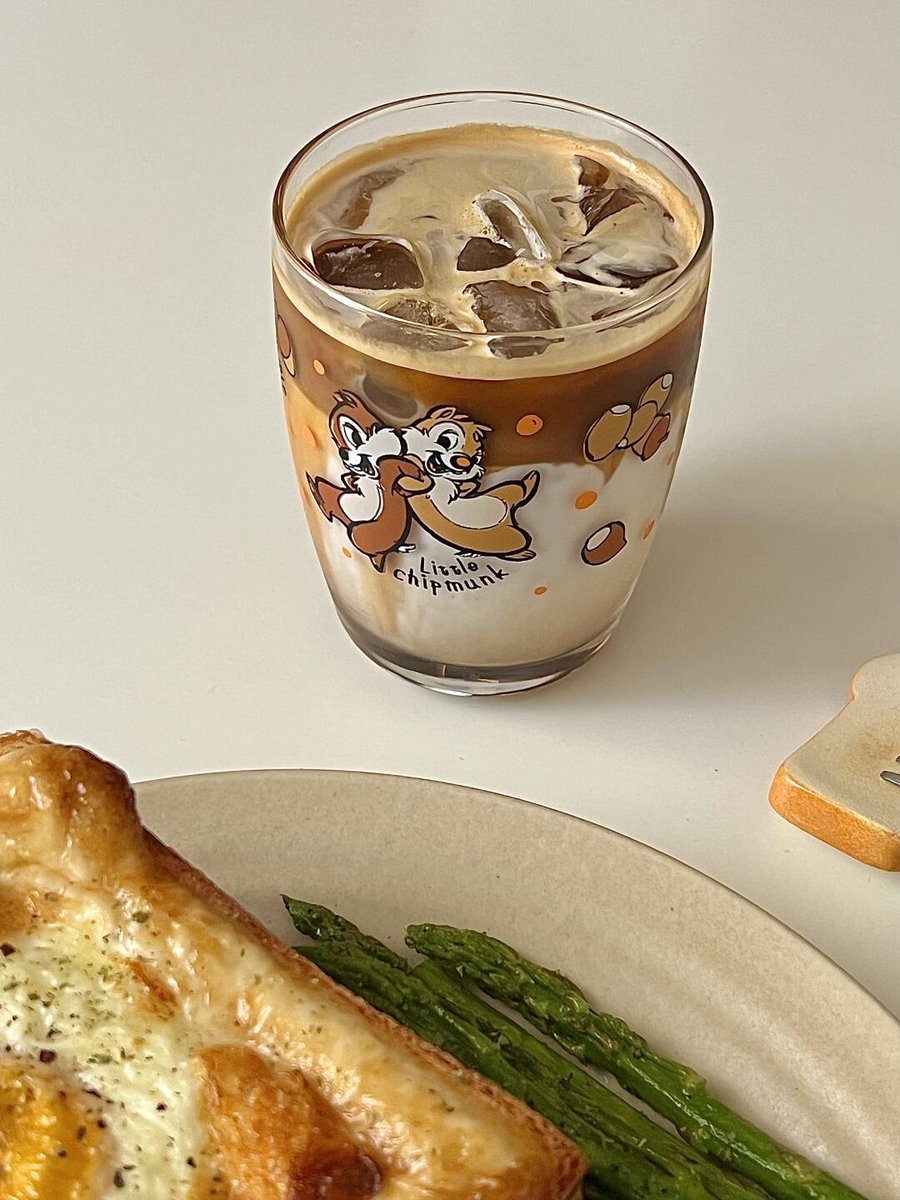 EmersynBeeig's tweet photo. Una deliciosa tortilla de patatas casera, acompaada de un café con leche, para empezar el día con mucha energía. https://t.co/SYLW4w5AV3