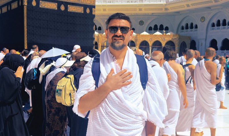 Ferhatt_5834's tweet photo. Ucuz kahramanlık yapan kaleci!
Kabe önünde resim çektiren vicdansızlardan bıktık usandık…! https://t.co/2IN8f7K0WI