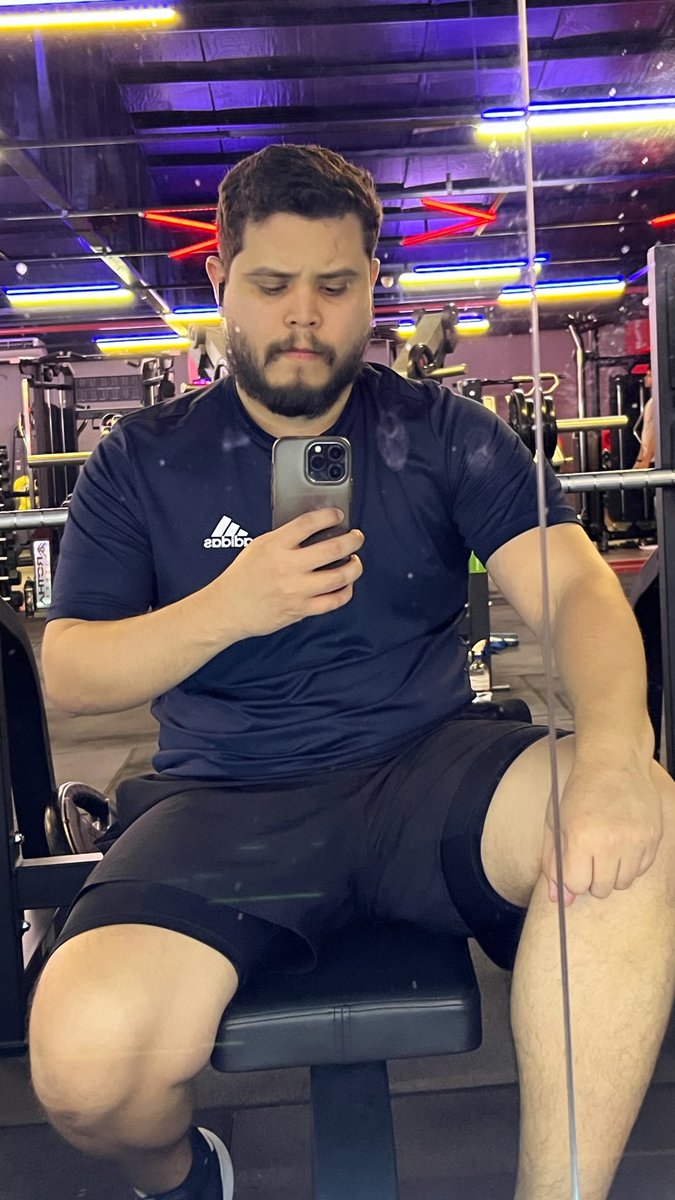 leoroch__'s tweet photo. Nunca pensei que estaria malhando num sábado à tarde https://t.co/x3OSs3VEAH