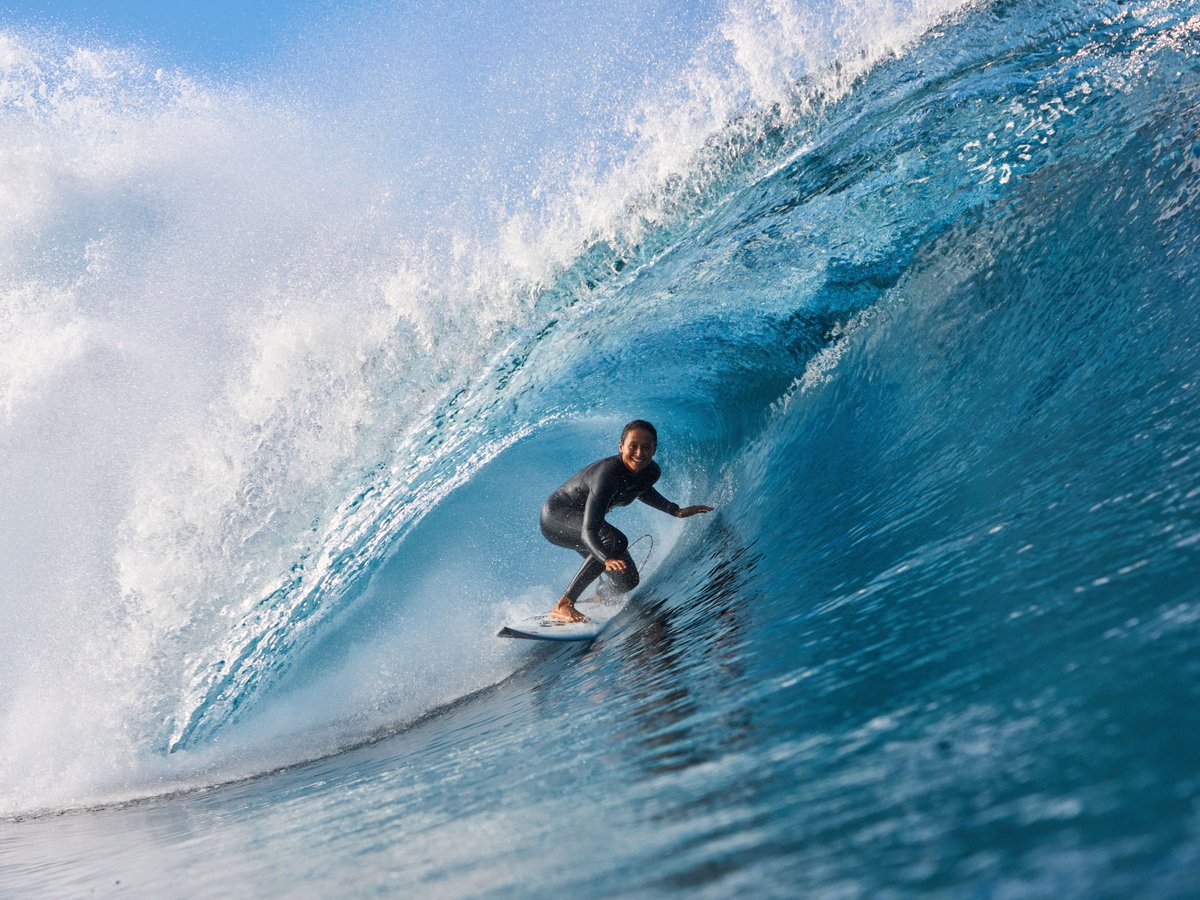 Roxy's tweet photo. Elite performance. Teahupo’o tested. Vahine Fierro approved. Shop the new collection at https://t.co/fOOgLBayBy https://t.co/IK7ljanNE1