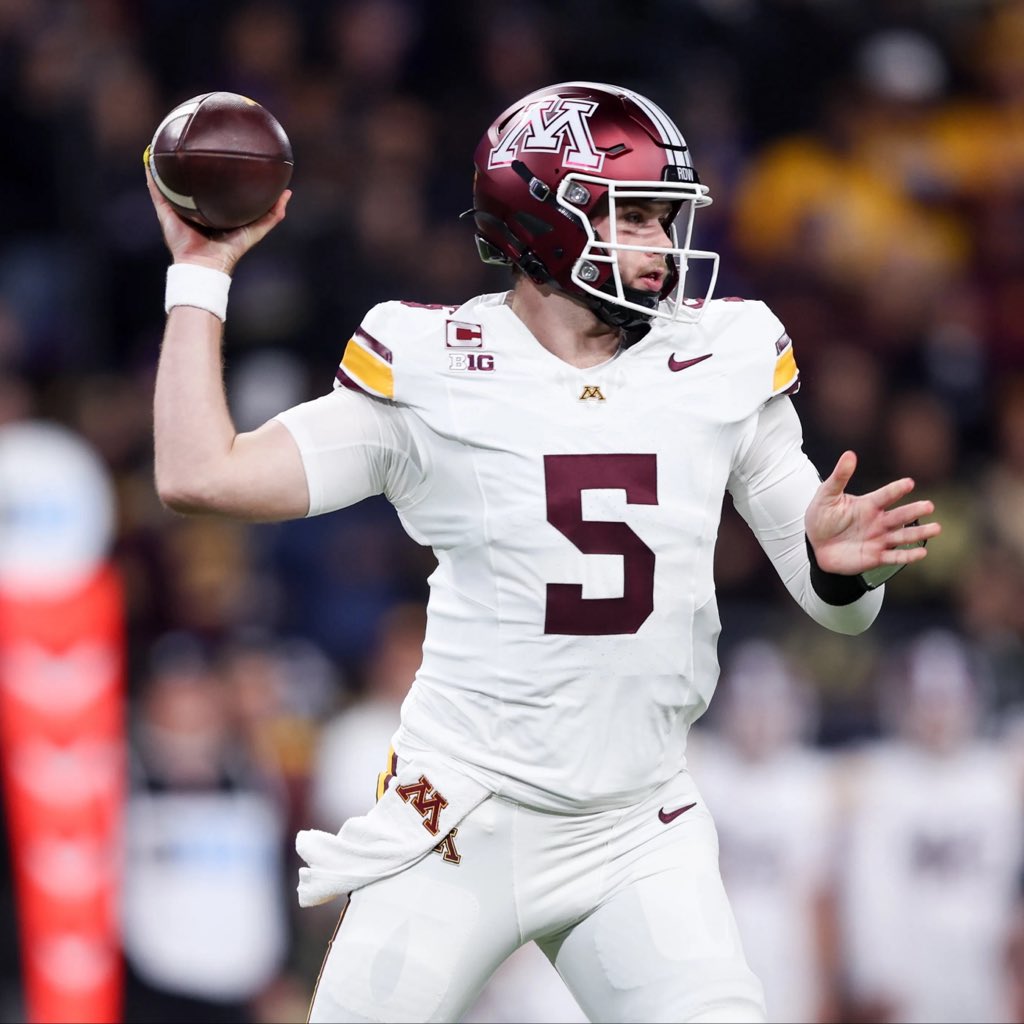 BetMGM's tweet photo. Bryce Underwood’s NIL contract: $12 million

Minnesota’s ENTIRE FOOTBALL ROSTER: $18 million https://t.co/Hodf0Dm8fB