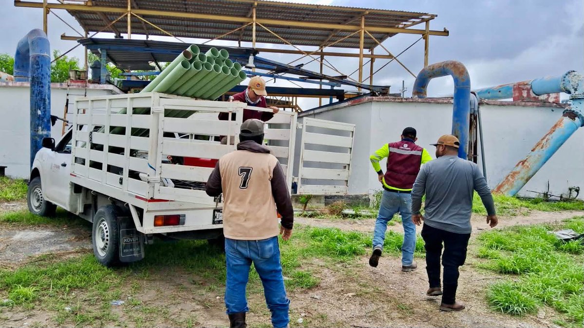 dominguez_migue's tweet photo. FALLAS ELÉCTRICAS AFECTAN BOMBEO DE AGUA EN SECTORES GRANJAS Y JARACHINAS 

REYNOSA.- Por fallas en la red eléctrica derivadas de las lluvias, los habitantes de los sectores Granjas y Jarachinas padecen bajo bombeo y suspensión temporal del servicio de agua potable.
La Comapa de Reynosa confirmó el problema y en sus redes asegura que ya trabajan en la solución del problema. 
“Debido a una falla en el suministro eléctrico ocasionada por las lluvias, se presenta bajo bombeo en el sector Granjas y suspensión temporal del servicio en Jarachina.

El equipo de Electromecánicos de COMAPA Reynosa ya se encuentra trabajando para atender la situación y restablecer las condiciones del servicio a la brevedad.

Agradecemos la comprensión de la ciudadanía”, reportó la vocería de Comapa.