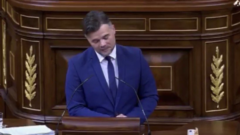lopezbofill's tweet photo. Amb una mica de sort en @gabrielrufian es troba al caire del seu final polític. Si hi ha eleccions ni liderarà el front espanyol d’esquerres ni tal vegada la llista d’ERC. Vet aquí la raó de la seva histèria i de la seva patètica intervenció d’ahir. https://t.co/cr63MEm8Dy