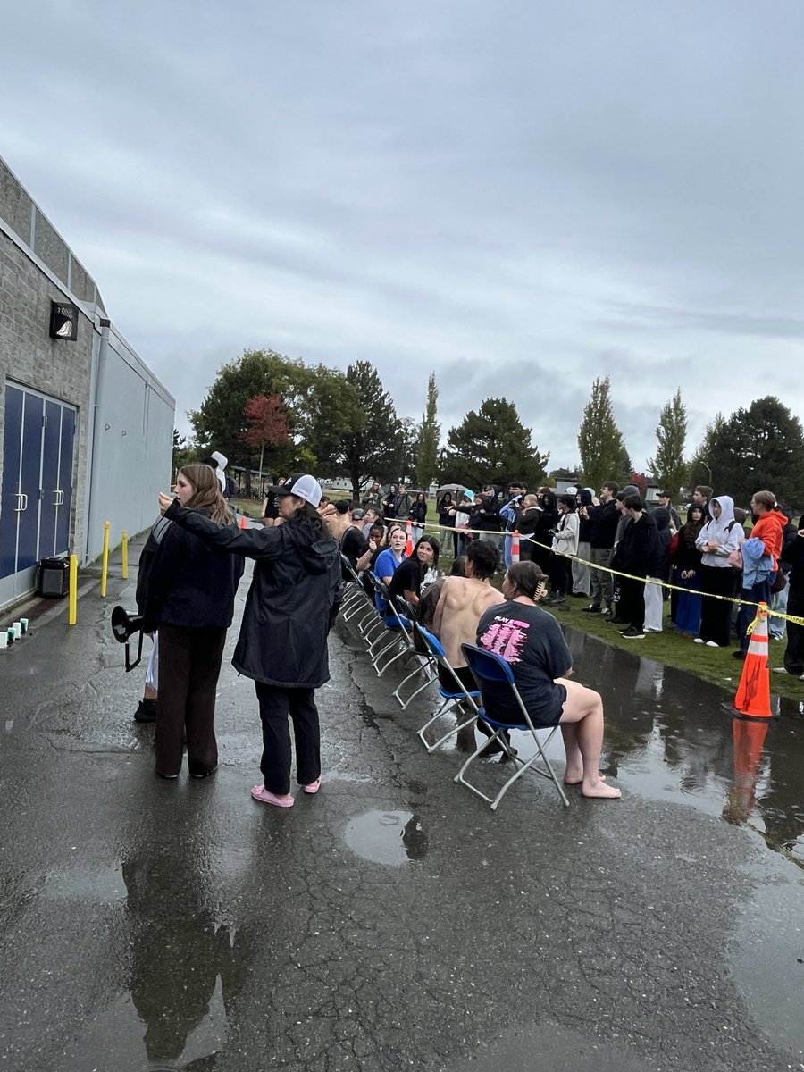 RowanSmith2029's tweet photo. Had a great time volunteering at Soak the Seniors and Staff with our Leadership group at school!💦.  It was awesome being able to help out, have some fun, and be part of an event that raised money for cancer research ❤️. Plus I got to work with my favourite (soaked) senior! https://t.co/j5hOBAtzzM