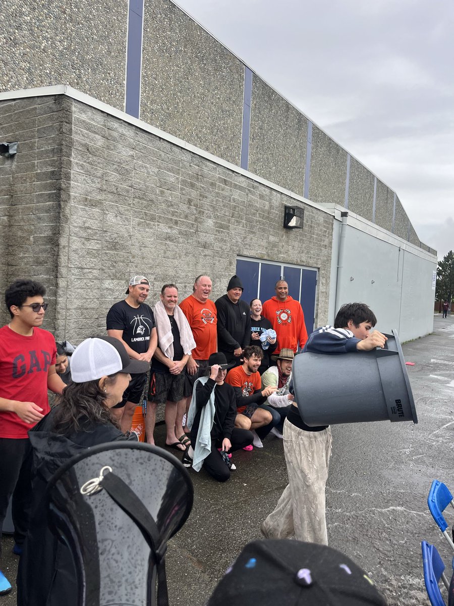 RowanSmith2029's tweet photo. Had a great time volunteering at Soak the Seniors and Staff with our Leadership group at school!💦.  It was awesome being able to help out, have some fun, and be part of an event that raised money for cancer research ❤️. Plus I got to work with my favourite (soaked) senior! https://t.co/j5hOBAtzzM