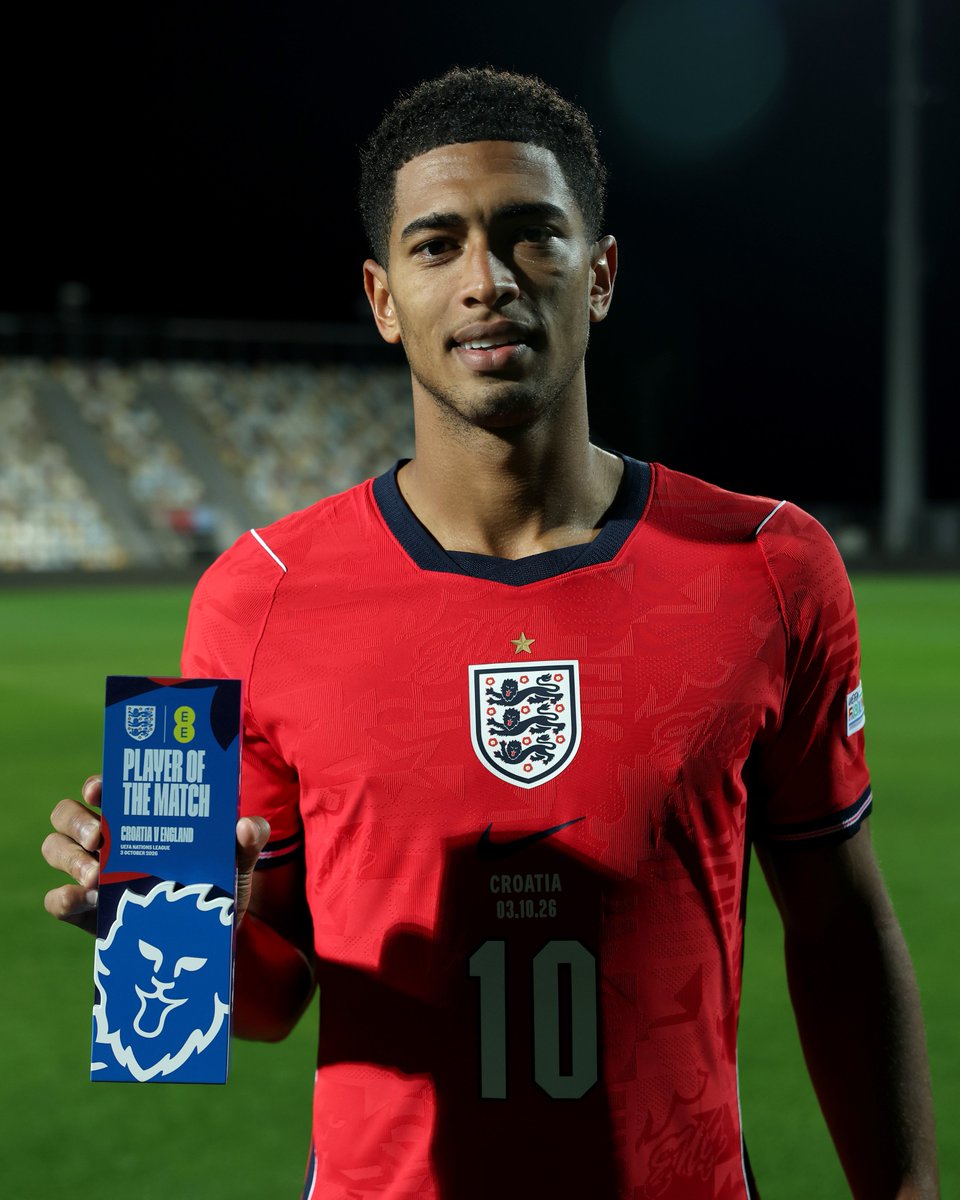 England's tweet photo. One goal. Three assists. The outstanding @BellinghamJude is your England Player of the Match connected by @EE! ✨

Jude was presented with the award by Steven Moore – an England fan who hasn't missed a #ThreeLions game in 25 years ❤️👏 https://t.co/KzpV0X2f8W