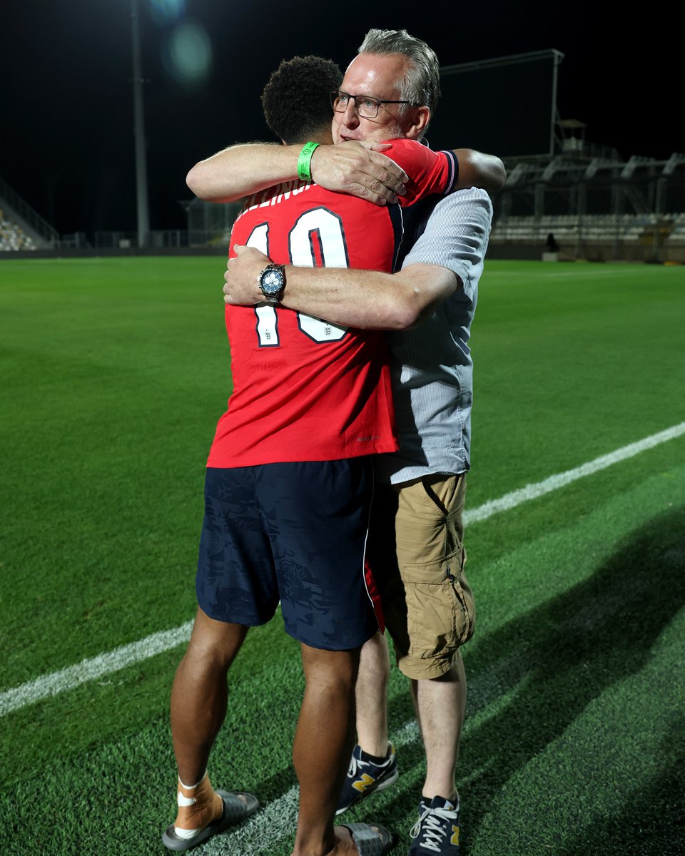 England's tweet photo. One goal. Three assists. The outstanding @BellinghamJude is your England Player of the Match connected by @EE! ✨

Jude was presented with the award by Steven Moore – an England fan who hasn't missed a #ThreeLions game in 25 years ❤️👏 https://t.co/KzpV0X2f8W