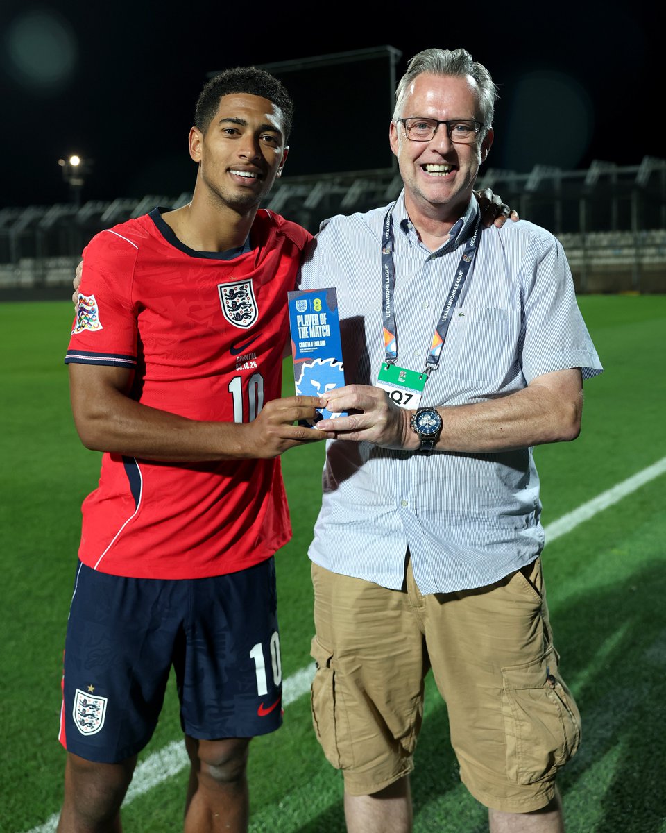 England's tweet photo. One goal. Three assists. The outstanding @BellinghamJude is your England Player of the Match connected by @EE! ✨

Jude was presented with the award by Steven Moore – an England fan who hasn't missed a #ThreeLions game in 25 years ❤️👏 https://t.co/KzpV0X2f8W