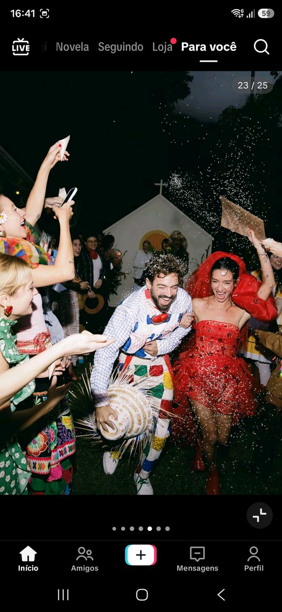 _clfv's tweet photo. Meu deus, acabei de ver esse casamento civil com tema de festa junina e eu estou simplesmente encantando! Que coisa linda! https://t.co/ruBxfKvdGp