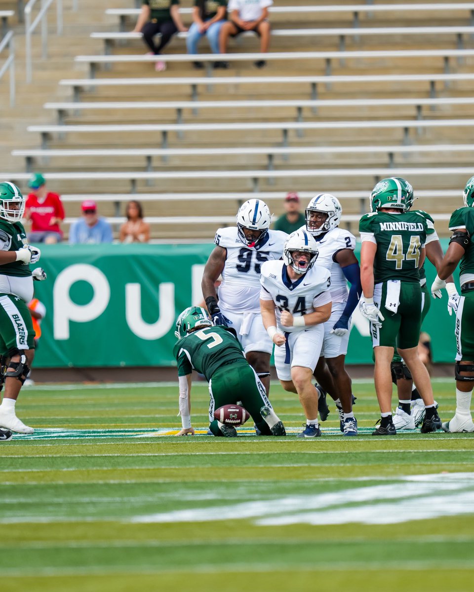 SamfordFootball's tweet photo. SPENCER CONN WITH THE SACK‼️ 😤

#AllForSAMford #SamfordDNA https://t.co/NQp3MnFzpg