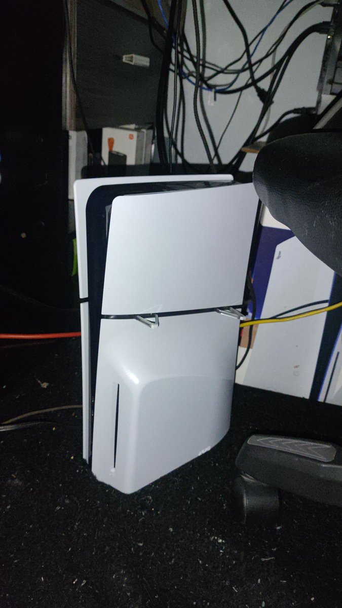 Mayklinton74336's tweet photo. @NanospeedGamer Nanooo brooo mira le compré una play a mi sobrino aprovechando el hack y que la encontré baratísima y aquí ando siguiendo tus tutoriales https://t.co/rUvaftR6Ky