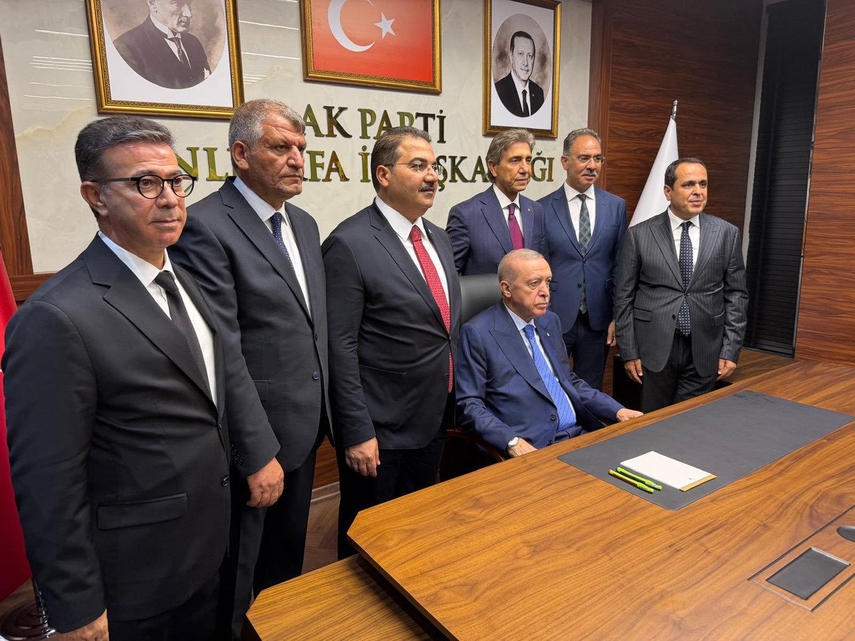 bucakalimurat82's tweet photo. Şanlıurfa’mız bugün çok güzel bir güne şahitlik etti.

Cumhurbaşkanımız ve Genel Başkanımız Sayın Recep Tayyip Erdoğan’ı TEKNOFEST’te hemşehrilerimizle birlikte karşıladık. Ardından Şehir Hastanemizin açılışını ve yeni İl Başkanlığımızın açılışını hep birlikte gerçekleştirdik.

Bakanlarımız, milletvekillerimiz, teşkilatımız ve binlerce hemşehrimizle Cumhurbaşkanımızı Şanlıurfa’dan uğurladık.

Sayın Cumhurbaşkanımıza şehrimize kazandırdığı eserler, verdiği destek ve Şanlıurfa’ya gösterdiği yakın ilgi için teşekkür ediyorum.

Şanlıurfa olarak kendisini her zamanki gibi bağrımıza bastık, dualarla uğurladık.

Allah yolunu açık etsin. 

@RTErdogan 
@Akparti 
@eyupkadirinan 
@mustafademir 
@tugbaisikercan 
@abuyukgumus 
@avyusufibis 
@milhamigunbegi 
@Cengizozeyran82 
@akpartiurfa 
@aksiverek
@bybekirbozdag 
@AEminOnenOfis  
@malicevheri 
@CYAZMAC 
@ibrahimeyyupogl 
@HikmetBasak_63 
@av_mfaruk 
#Siverek