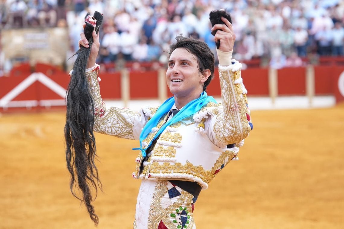 verdadytoro's tweet photo. ÚBEDA. Sábado, 3 de octubre de 2026 

✍️ ‹‹Puerta grande en Úbeda con Jandilla: Morante, Roca Rey y David de Miranda a hombros en San Miguel››

➡️ Crónica completa: https://t.co/LLipX1ilok

#ubeda #morante #rocarey #DeMiranda26 #sanmiguel https://t.co/jUplZlfHUl