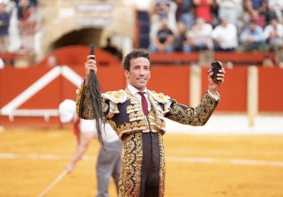 verdadytoro's tweet photo. ÚBEDA. Sábado, 3 de octubre de 2026 

✍️ ‹‹Puerta grande en Úbeda con Jandilla: Morante, Roca Rey y David de Miranda a hombros en San Miguel››

➡️ Crónica completa: https://t.co/LLipX1ilok

#ubeda #morante #rocarey #DeMiranda26 #sanmiguel https://t.co/jUplZlfHUl