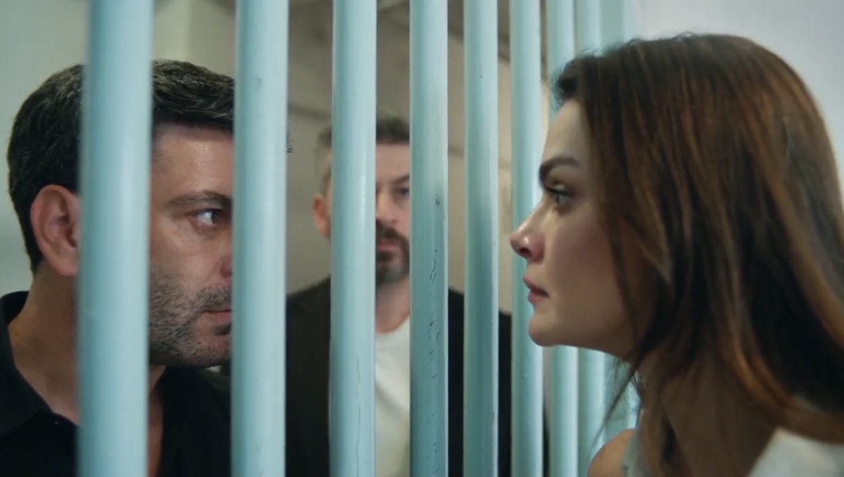 ayyaz12c's tweet photo. Spoiler sevmem ve böyle şeyleri paylaşmam. Ancak Alya'nın Enver'le evlenmek istediği doğruysa, Cihan bunu engellemek için onun peşinden koşmamalı. Eğer Cihan'ın onun gözünde hiçbir değeri yoksa ve başka bir adamla evlenmeye hazırsa, bırakın evlensin

#Uzakşehir #CihAl https://t.co/jCUqQQ3ig9