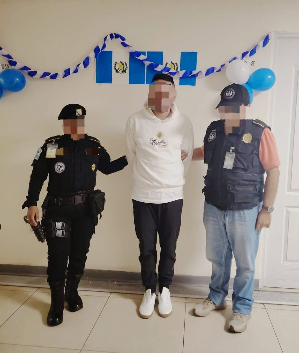 sonora969's tweet photo. 😱ATENCIÓN | #Capturan a Mario “N”, de 35 años, por su presunta posesión de material de abuso sexual infantil. Esto se realizó en el Aeropuerto Internacional La Aurora.

Los dos teléfonos celulares fueron embalados y documentados como indicios por técnicos de la #DICRI, mientras fiscales del Ministerio Público realizaron las diligencias correspondientes para fortalecer la investigación.