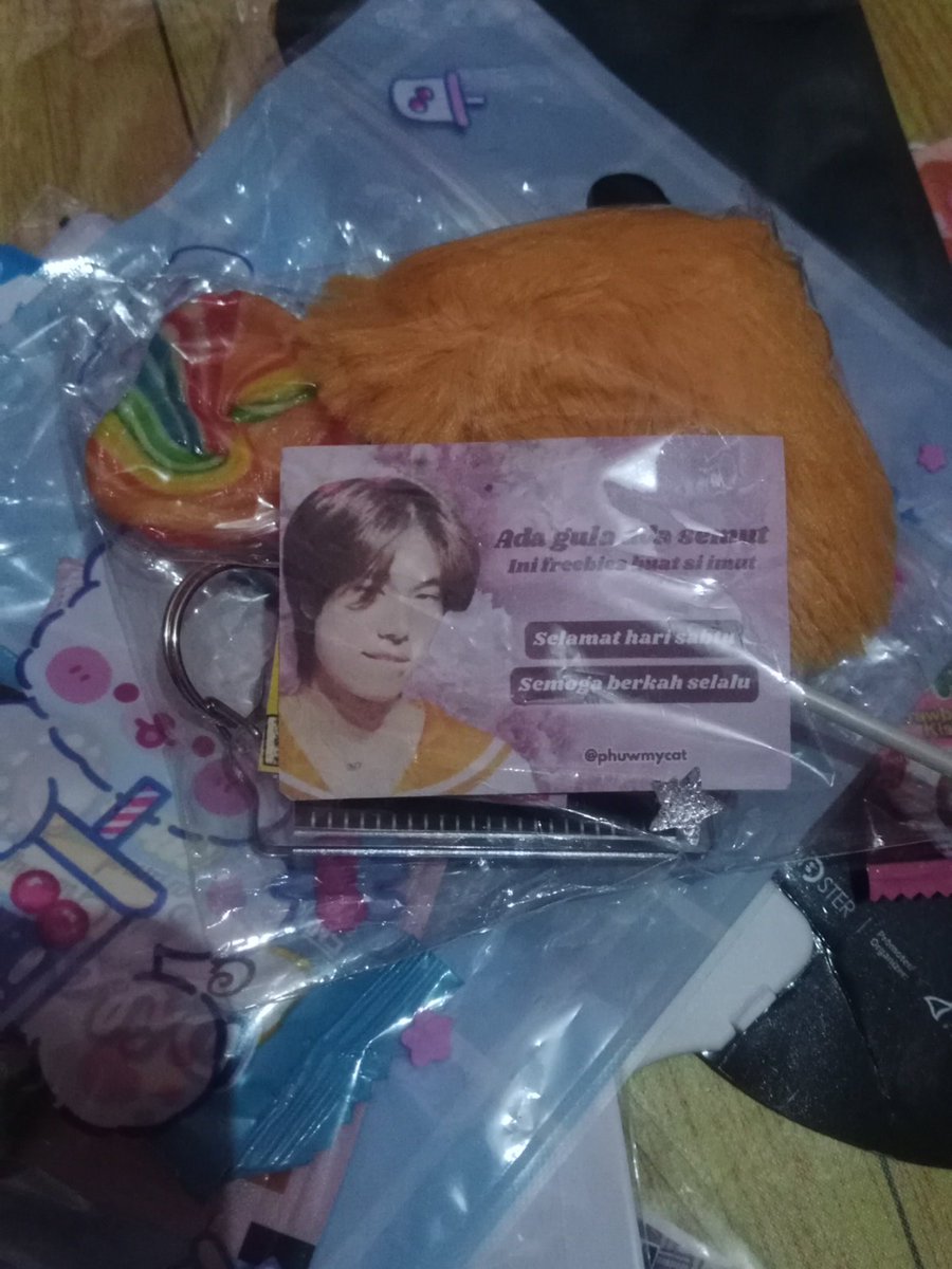 dwtloveer's tweet photo. MAKAASII KAKAKKK @phuwmycat https://t.co/elVpKYIhxf