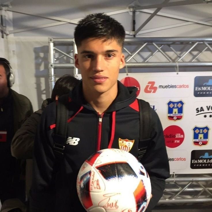 ibuprofenoz's tweet photo. lo que me calienta joaquin correa porfavor haceme totalmente mierda que yo me recontra dejo https://t.co/GX6xCSbocZ