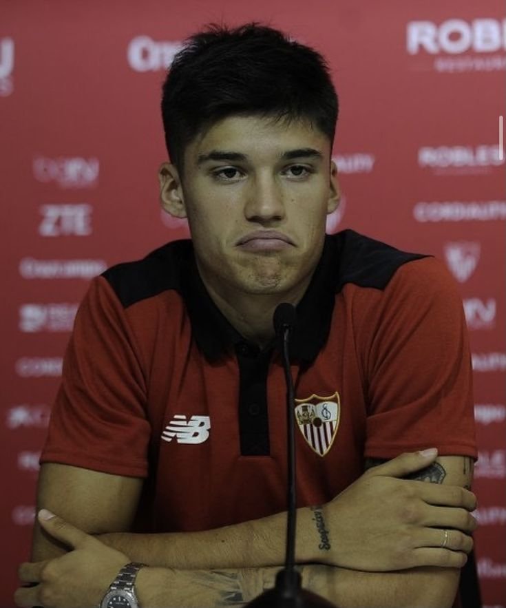 ibuprofenoz's tweet photo. lo que me calienta joaquin correa porfavor haceme totalmente mierda que yo me recontra dejo https://t.co/GX6xCSbocZ
