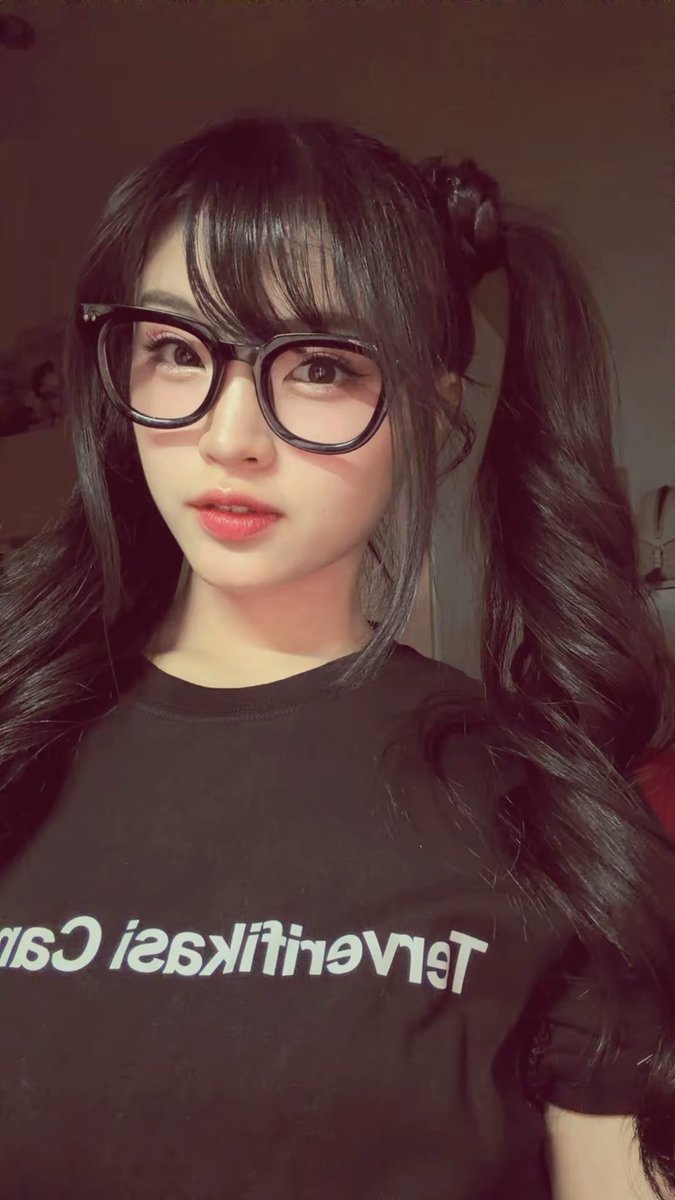 neondoll01's tweet photo. @_SilpianaAmelia @Y_CynthiaJKT48 Semoga @Y_CynthiaJKT48 selalu sehat, tetap semangat jadi idola &amp; ke depannya bisa dapet project2 terbaik milik jeketi 😎 https://t.co/Fqx9rWOclq