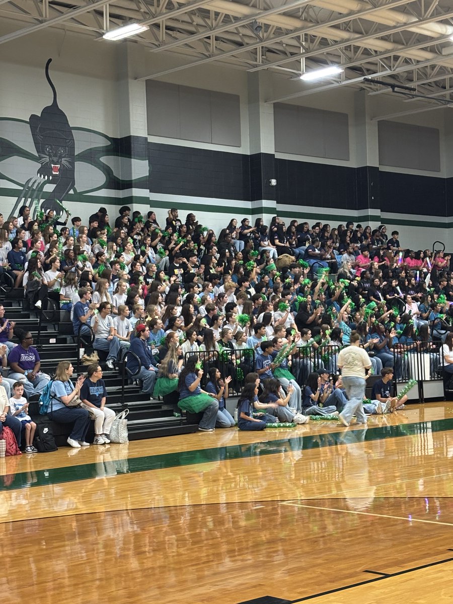 HumbleISD_KPHS's tweet photo. Kingwood Park hosted today’s HOSA Area 6 Fall Leadership Conference, and it was a huge success! Thank you to the volunteers who presented to students and our amazing KPark HOSA students and directors for hosting a fantastic event! 💚 #WeAreKPark #HOSA https://t.co/p6yhj5pK4J