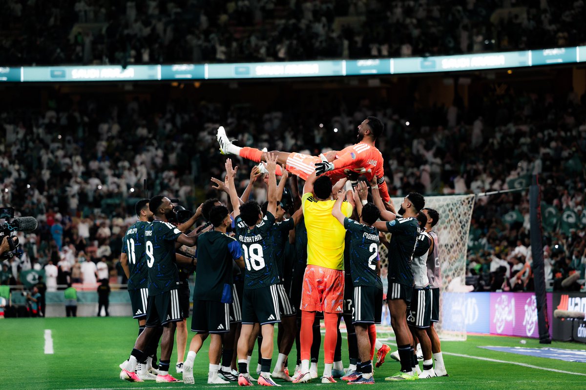 Alhilal_FC's tweet photo. "أبو لطيفة" ستّل جناحه وحلّق بالأخضر 💚🇸🇦 https://t.co/MMudSLfZ5r