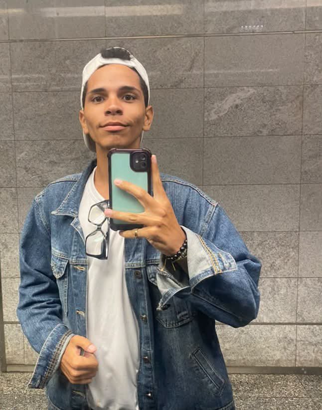 CNCTVGranma's tweet photo. El estudiante Jonathan Licea Escanelles de 12° grado del IPVCE Silberto Álvarez Aroche, de #Granma, alcanzó 🏅  de bronce en la Olimpiada Iberoamericana de Física, celebrada en la ciudad costera de João Pessoa, Brasil. 
Fte/ @dpegranma https://t.co/yBTXpDq5RV