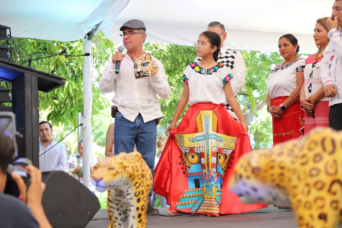 Marce_Castilloa's tweet photo. ¡Nuestra identidad Zoque y el talento local mueven a Chiapas! 🎊
​Acompañé a @CanacoTuxtla en el inicio de la 8.ª edición del Festival Coyatoc 2026 en representación del @ChiapasCongreso 
¡Consumamos local y celebremos nuestras raíces!

#chiapas #festivalcoyatoc https://t.co/HOCmQzWOQK