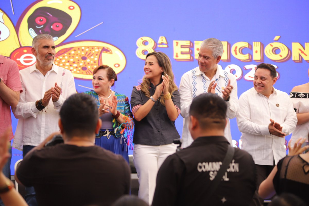 Marce_Castilloa's tweet photo. ¡Nuestra identidad Zoque y el talento local mueven a Chiapas! 🎊
​Acompañé a @CanacoTuxtla en el inicio de la 8.ª edición del Festival Coyatoc 2026 en representación del @ChiapasCongreso 
¡Consumamos local y celebremos nuestras raíces!

#chiapas #festivalcoyatoc https://t.co/HOCmQzWOQK
