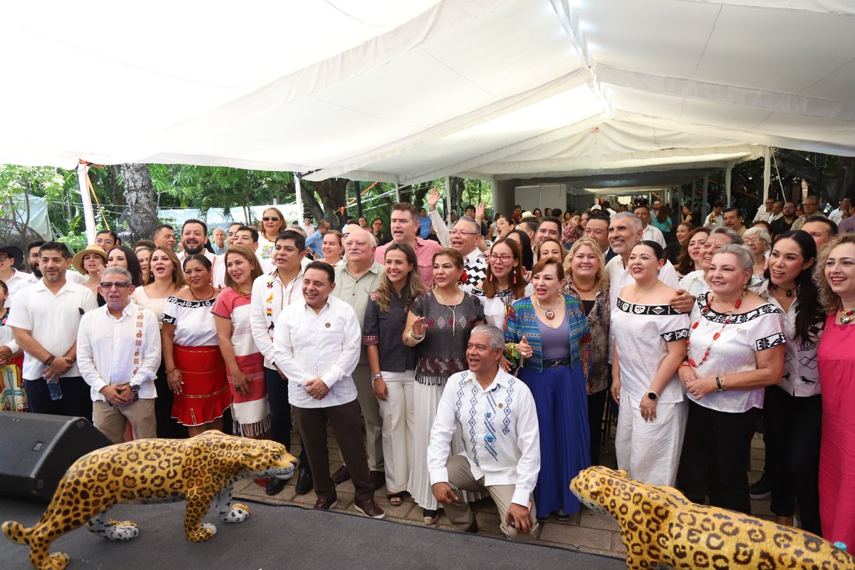 Marce_Castilloa's tweet photo. ¡Nuestra identidad Zoque y el talento local mueven a Chiapas! 🎊
​Acompañé a @CanacoTuxtla en el inicio de la 8.ª edición del Festival Coyatoc 2026 en representación del @ChiapasCongreso 
¡Consumamos local y celebremos nuestras raíces!

#chiapas #festivalcoyatoc https://t.co/HOCmQzWOQK