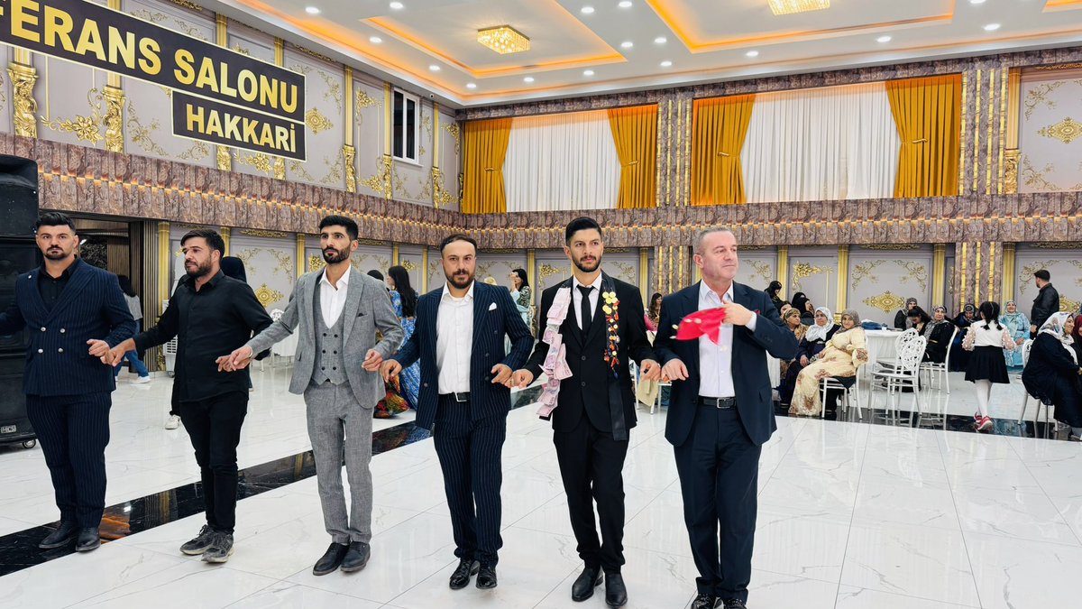 KayaZeydin's tweet photo. 📍 Hakkâri / Doğu Place Düğün Salonu

Neslihan & Mahmut

Genç kardeşlerimizin düğün merasimine katılarak mutluluklarını paylaştık.

Güldal ve Özatak ailelerimizi tebrik ediyor, genç çiftimize her iki cihan saadeti diliyorum.

Rabbim yuvalarını daim eylesin. 🤍

@RTErdogan
@Akparti
@abuyukgumus
@MustafaAlkayis
@byildiz63