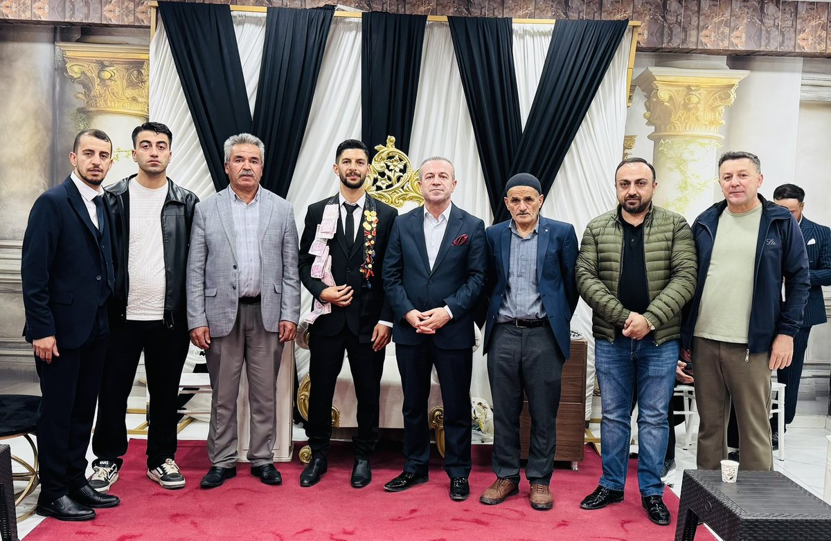 KayaZeydin's tweet photo. 📍 Hakkâri / Doğu Place Düğün Salonu

Neslihan & Mahmut

Genç kardeşlerimizin düğün merasimine katılarak mutluluklarını paylaştık.

Güldal ve Özatak ailelerimizi tebrik ediyor, genç çiftimize her iki cihan saadeti diliyorum.

Rabbim yuvalarını daim eylesin. 🤍

@RTErdogan
@Akparti
@abuyukgumus
@MustafaAlkayis
@byildiz63