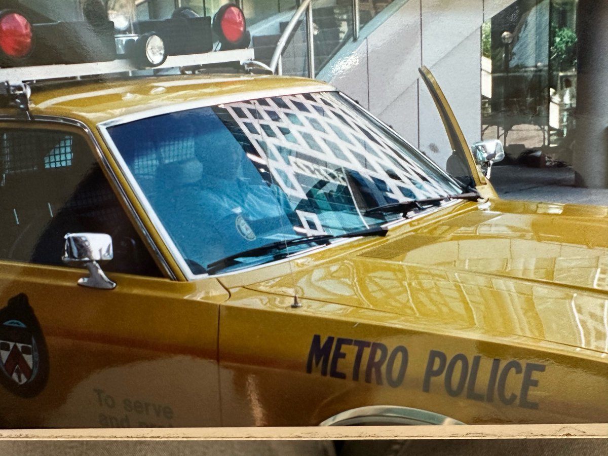 ARTnCOMMODITY's tweet photo. @TorontoPolice To serve and protect at Toronto's Metro Hall. https://t.co/QwYRDZhUPj