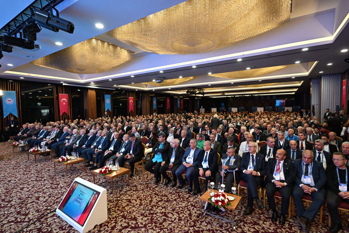 taskk_1980's tweet photo. Divan Başkanlığını @mehbaykan yaptığı TASKK 20. Olağan Genel Kurulu Ankara'da Hilton Garden İnn Otelde yapıldı. Genel Başkan @sneraydin0055 yeniden @taskk_1980 Başkanlığına seçildi. https://t.co/AJ59AEV397