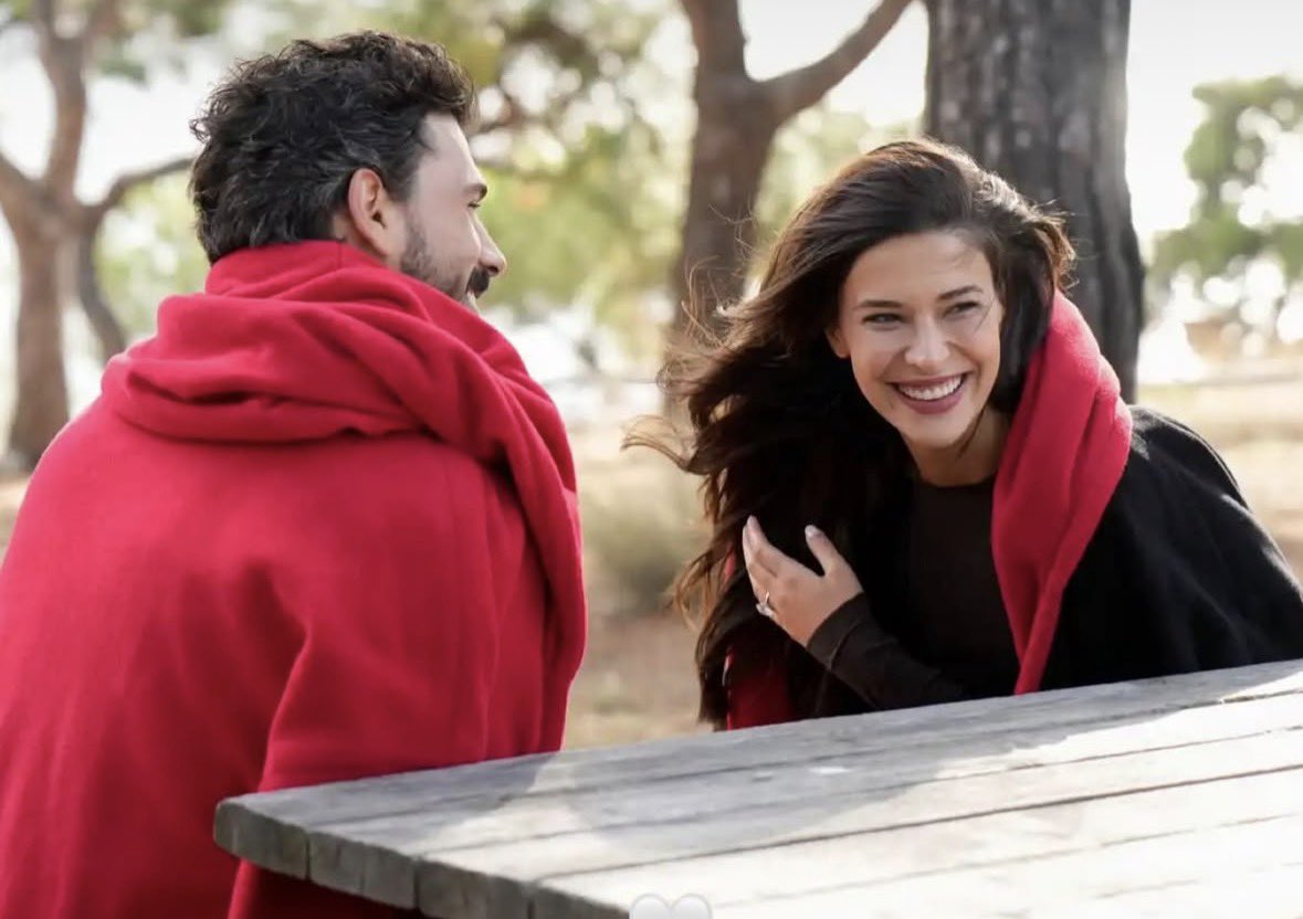 TvDunyasii's tweet photo. Devrim Özkan, Deniz Can Aktaş’la aşk dolu karelerini İnstagram hesabından ilk kez paylaştı. https://t.co/JkaHMFO65E