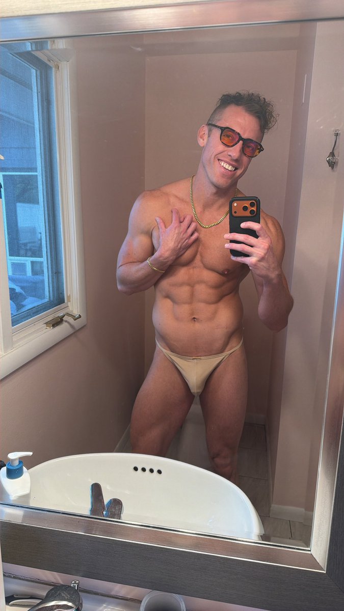 MattAustinson's tweet photo. Do I look as expensive as I feel? ✨💎

Underwear. Gold. Confidence. That’s the dress code.

#gayfit #gaymen #mensstyle #gymbro https://t.co/ibJPWZRRZy