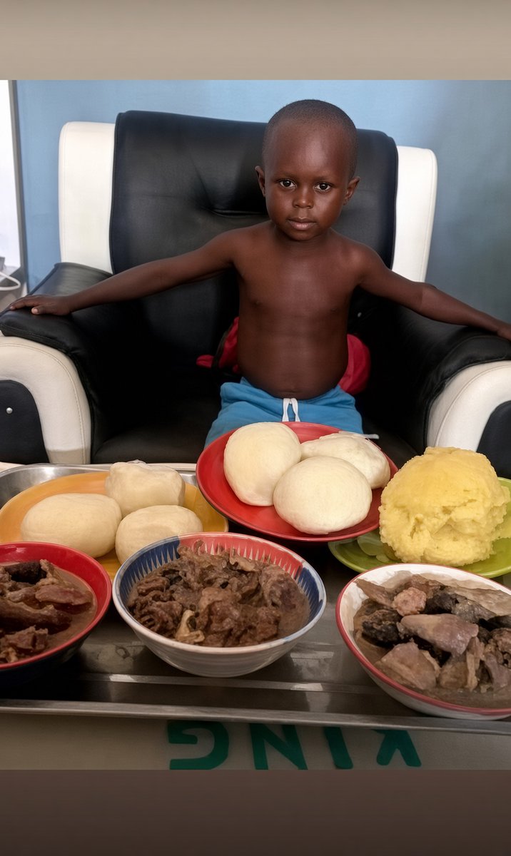 Lunaking4w's tweet photo. โMum said itโs for the visitors.โ
Me:
#FoodTwitter #NigerianTwitter #SundayFufu #NaijaFood , #trending https://t.co/R0m74kCE6x
