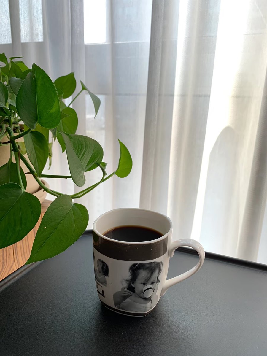 TrinityAddomut's tweet photo. Mis tardes de descanso son los mejores: café caliente, música suave y nada más que la tranquilidad del momento.， https://t.co/IwOpAsAb2t