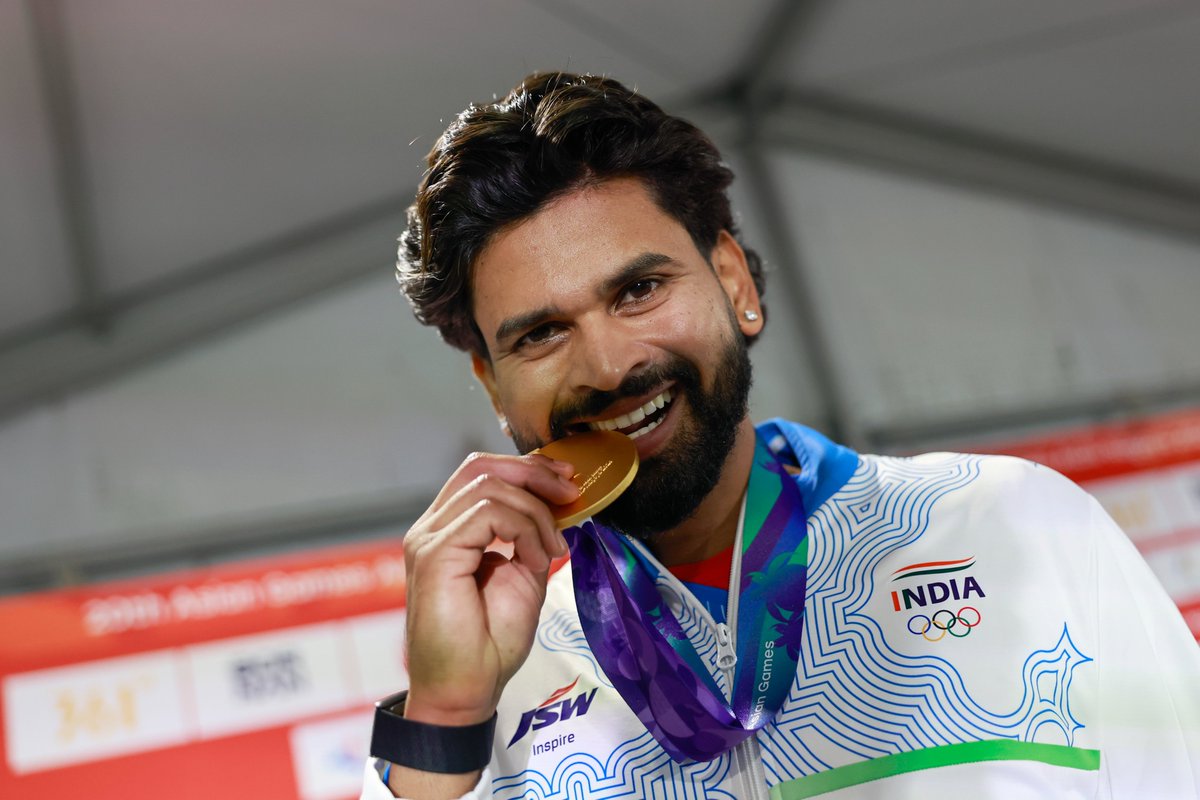 VASUPRIYA4344's tweet photo. India clinches gold at the Asian Games! Kudos to Captain Iyer and the entire Indian cricket team.🇮🇳

#shreyasiyer #indiancricketteam #india #asiangames #sarpanch #bcci https://t.co/ygNJZmYFIi